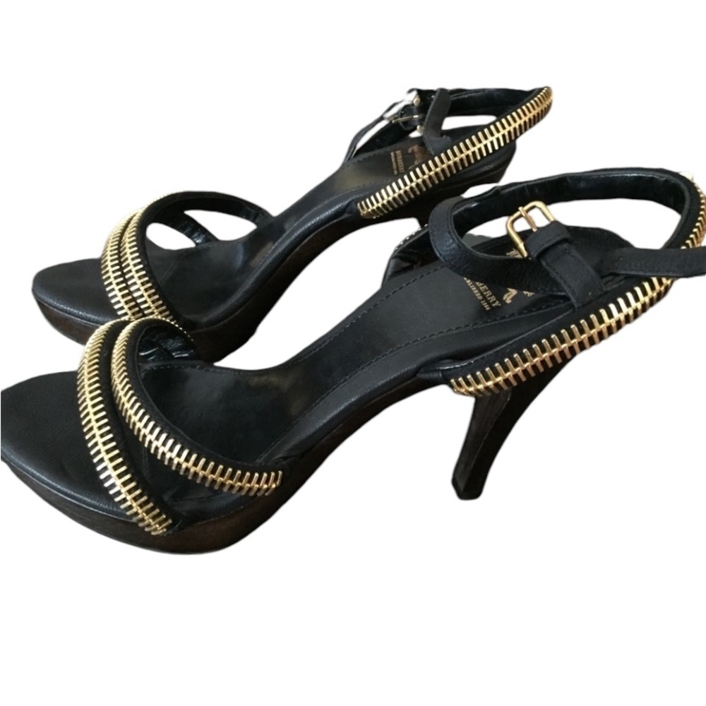 Burberry size 10 black leather platform heels  with gold zipper detail NEW - Picture 7 of 7